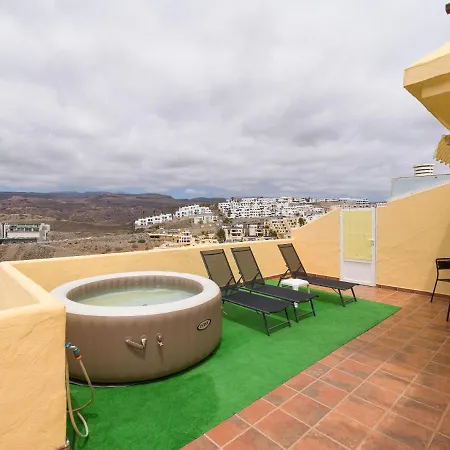 Private Solarium - Jacuzzi - Beach Views