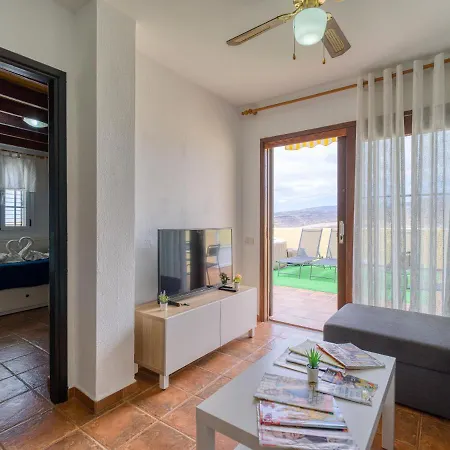Private Solarium - Jacuzzi - Beach Views Apartamento *